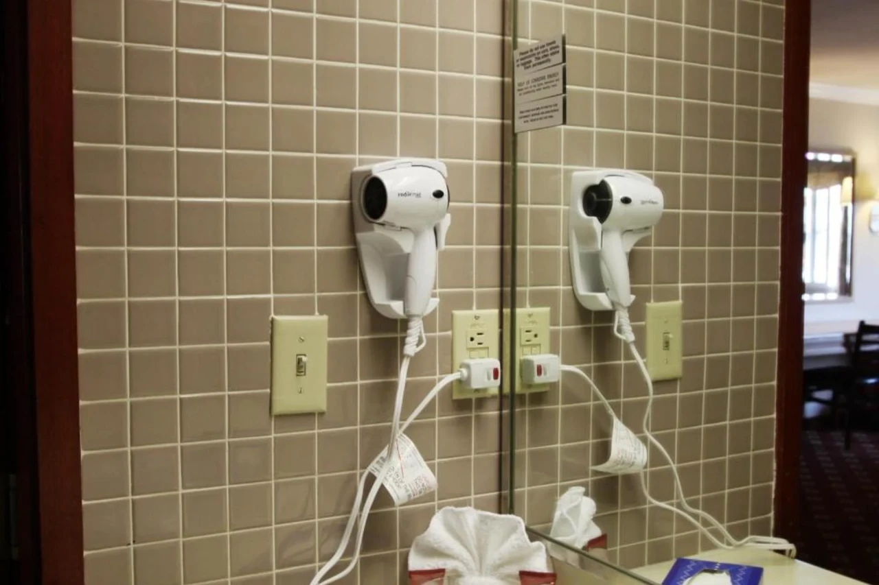 Metro Plaza Hotel
